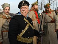 Участники интерактивной исторической реконструкции «Петроград 1917», посвященной 100-летию Октябрьской революции, в Санкт-Петербурге. Участники интерактивной исторической реконструкции «Петроград 1917», посвященной 100-летию Октябрьской революции, в Санкт-Петербурге.