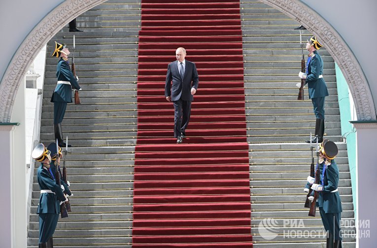 Президент РФ Владимир Путин после церемонии инаугурации на Соборной площади Кремля. 7 мая 2018