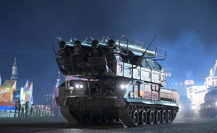 Зенитно-ракетный комплекс "БУК-М2" на репетиции военного парада на Красной площади, посвященного 73-й годовщине Победы в Великой Отечественной войне