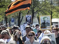 Участники шествия «Бессмертный полк» в городе Нарва в Эстонии Участники шествия «Бессмертный полк» в городе Нарва в Эстонии