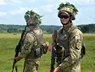 Солдаты ВСУ во время учений во Львовский области