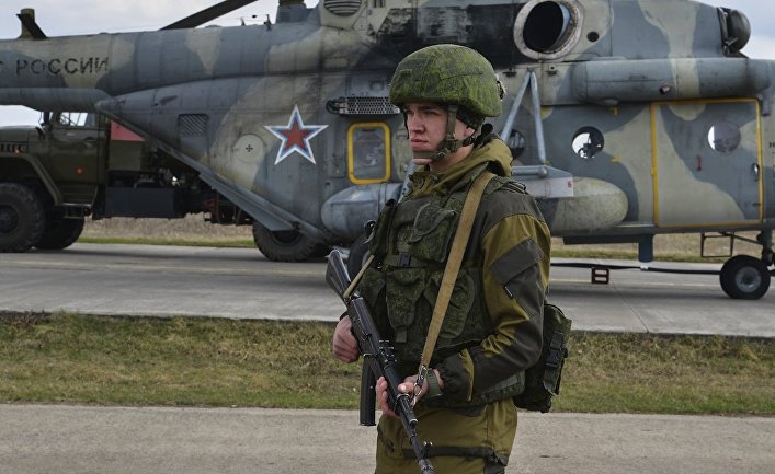 Военнослужащий на учениях ВДВ на полигоне Опук в Крыму