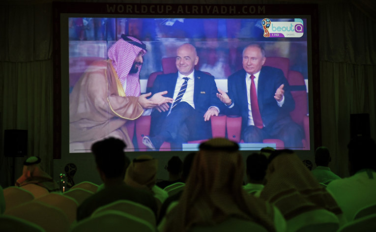 Президент РФ Владимир Путин, наследный принц Саудовской Аравии Мухаммед ибн Салман Аль Сауд и президент FIFA Джанни Инфантино на стартовом матче группового этапа чемпионата мира по футболу между сборными России и Саудовской Аравии