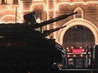 Роботизированный комплекс "Уран-9" на ночной репетиции военного парада на Красной площади Роботизированный комплекс "Уран-9" на ночной репетиции военного парада на Красной площади