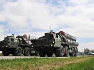 Зенитные ракетные комплексы C-400 во время тренировки парада Победы на военном аэродроме в Ростове-на-Дону