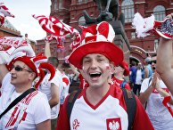 Польские болельщики гуляют по Москве Польские болельщики гуляют по Москве
