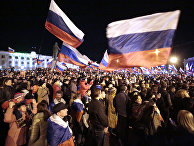 В центре Симферополя проходит праздничный концерт в честь референдума. Фото с места событий