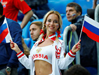 Болельщица во время матча ЧМ по футболу между сборными России и Египта