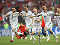 Игроки сборной России отмечают победу в серии пенальти Игроки сборной России отмечают победу в серии пенальти