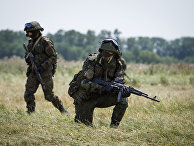 Сотрудники соединения специального назначения во время учений Сотрудники соединения специального назначения во время учений