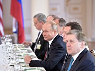 Президент РФ Владимир Путин во время российско-американских переговоров в расширенном составе в президентском дворце в Хельсинки. 16 июля 2018