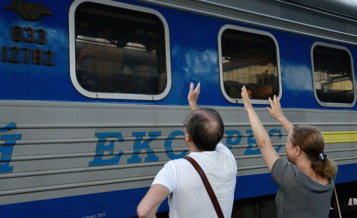 Украина рассматривает возможность прекращения железнодорожного сообщения с Россией