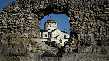 Вид на собор Святого Владимира на территории национального заповедника "Херсонес Таврический" в Севастополе