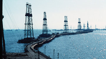 Нефтяные вышки на Каспийском море