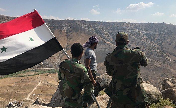 Сирийские военные в деревне Эль-Кувейа на границе с Иорданией и Израилем на юго-западе провинции Дераа