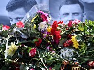 Траурная акция в память о погибшем главе ДНР Александре Захарченко на центральной площади Симферополя. 1 сентября 2018