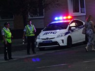 Сотрудники полиции возле в кафе "Сепар", в результате которого погиб глава ДНР Александр Захарченко Сотрудники полиции возле в кафе "Сепар", в результате которого погиб глава ДНР Александр Захарченко