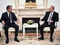 Президент РФ Владимир Путин и президент Франции Эммануэль Макрон во время встречи. 15 июля 2018