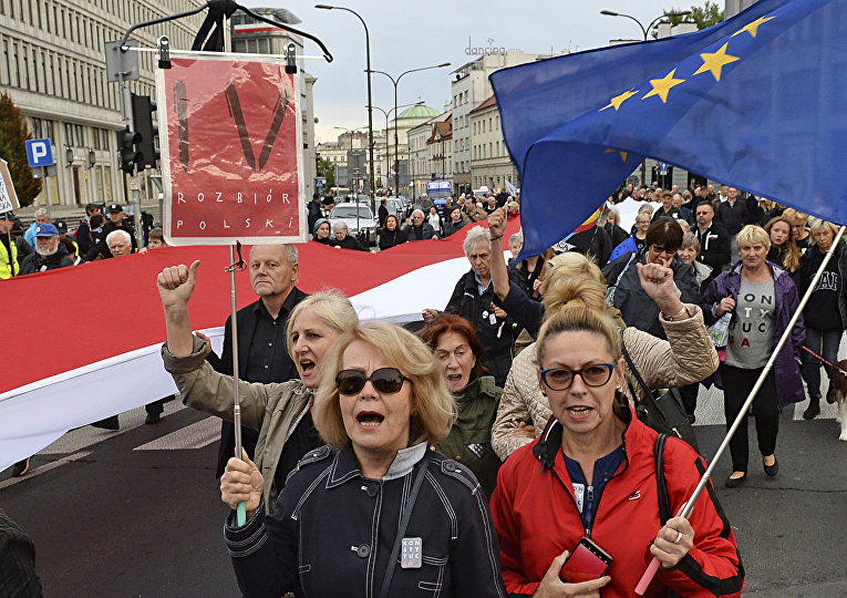 Протесты против политики правительства и президента Анджея Дуды, Варшава