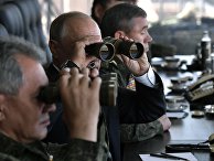 Верховный главнокомандующий ВС РФ, президент РФ Владимир Путин наблюдает за ходом военных маневров "Восток-2018"