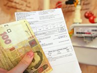 Денежные купюры Украины и квитанция за оплату коммунальных услуг Денежные купюры Украины и квитанция за оплату коммунальных услуг