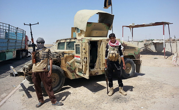 Блокпост боевиков «Исламского государства» рядом с нефтеперерабатывающим заводом в Байджи в Ираке