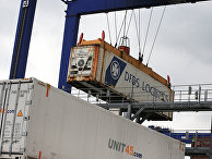 Погрузка контейнеров в порту городе Иммингем, Великобритания