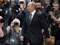 Владимир Путин с журналистами после окончания прямого эфира программы «Прямая линия» Владимир Путин с журналистами после окончания прямого эфира программы «Прямая линия»