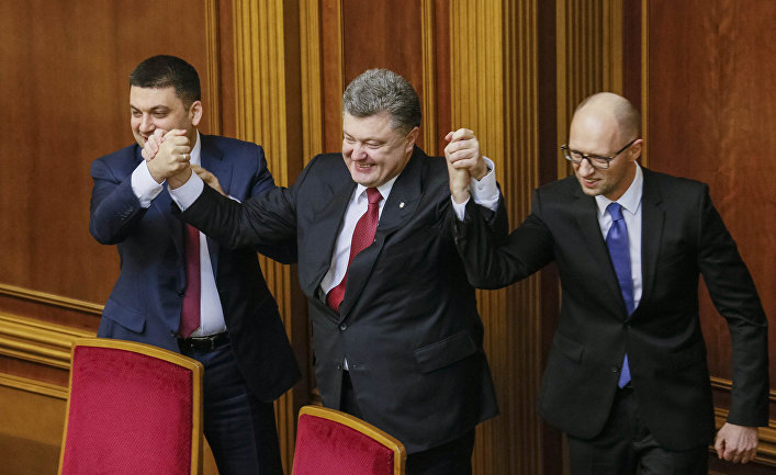 Петр Порошенко, Арсений Яценюк и Владимир Гройсман на первом заседании Верховной рады VIII созыва