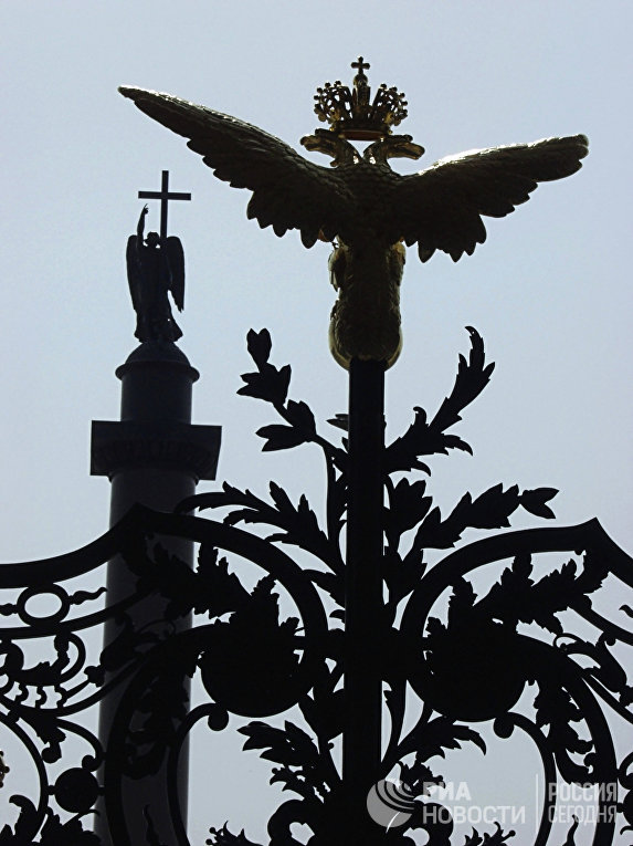 Фрагмент главных ворот Зимнего дворца в Санкт-Петербурге