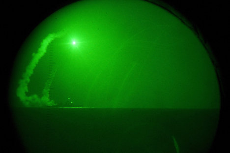 Полет крылатой ракеты Томагавк на радаре американского военного флота