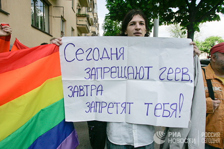 Участник "Славянского гей-парада" в Минске