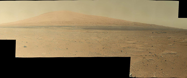 Марсоход движется в сторону горы Шарпа