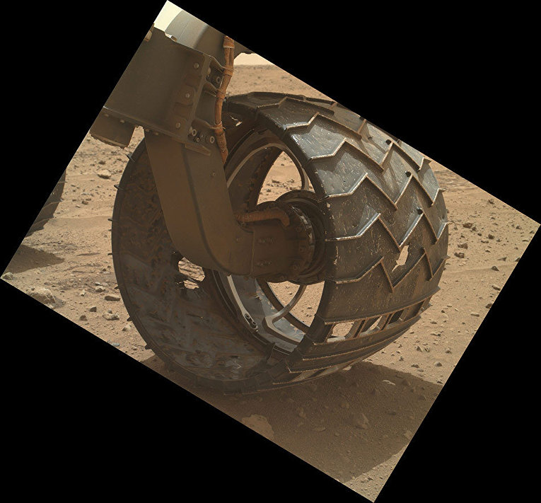 Поврежденное колесо марсохода Curiosity