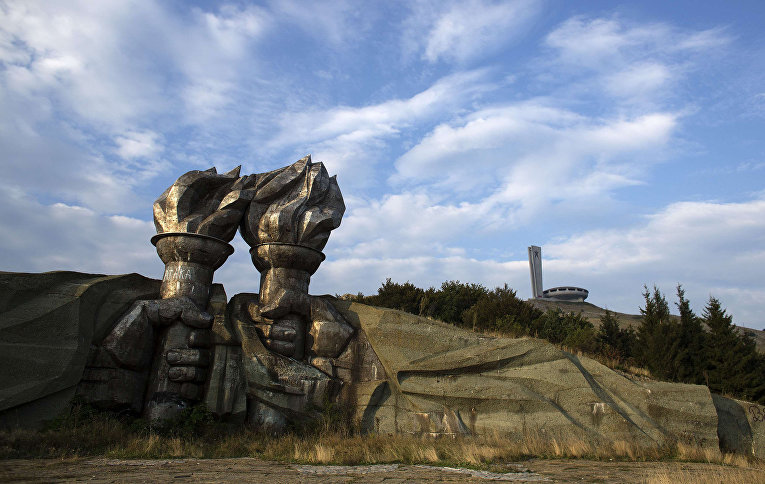 Дом-памятник Болгарской коммунистической партии на вершине горы Бузлуджа
