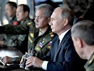 Президент РФ Владимир Путин наблюдает за ходом маневров на военных учениях "Восток-2018" Президент РФ Владимир Путин наблюдает за ходом маневров на военных учениях "Восток-2018"
