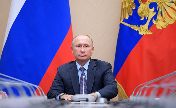 Президент РФ Владимир Путин на заседании Совбеза РФ
