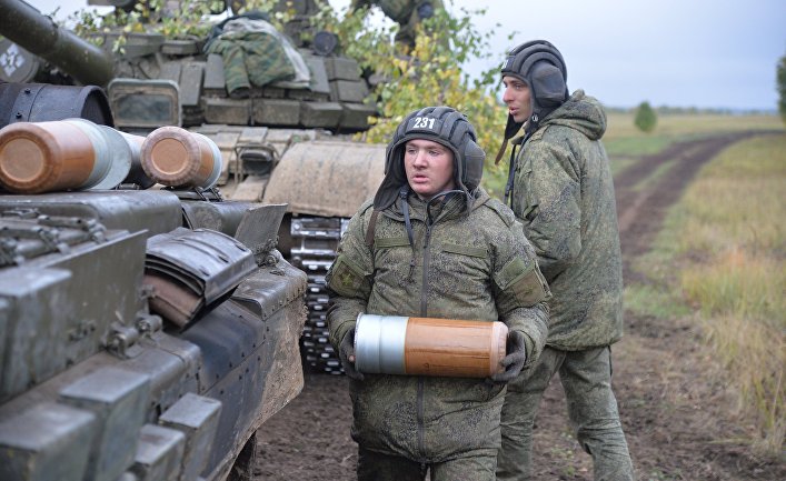 Военнослужащие 90-ой гвардейской танковой дивизии