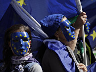 Противники Brexit во время акции протеста у здания парламента в Лондоне Противники Brexit во время акции протеста у здания парламента в Лондоне