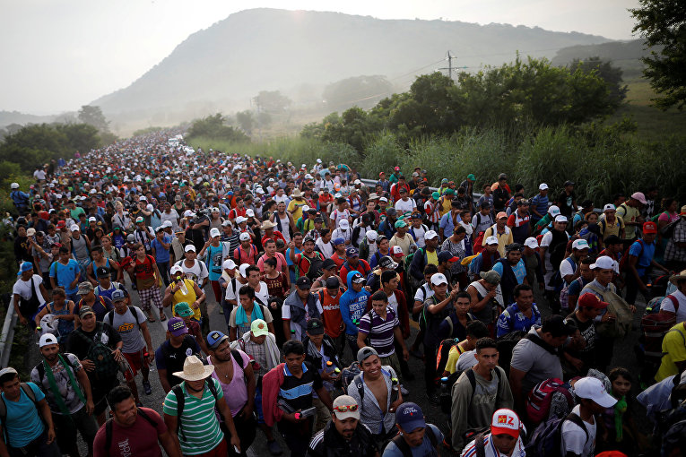 Караван мигрантов, направляющийся в США а Мексике
