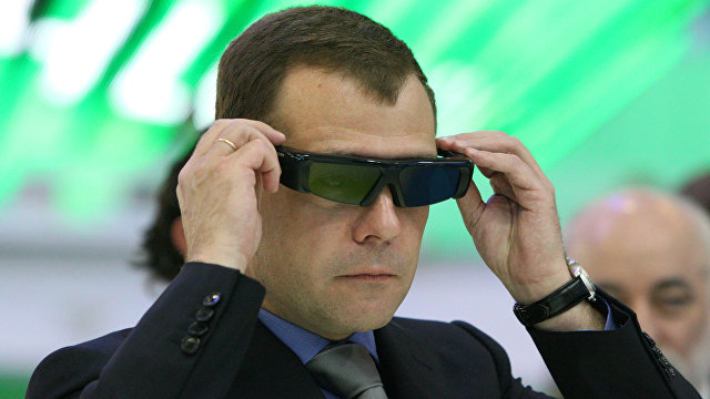 Почему Медведев написал резкую статью про Украину и при чем тут Нуланд