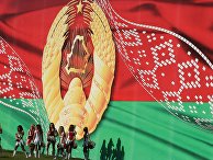 Участницы театрализованного шествия "Беларусь - от освобождения к независимости"  в честь Дня Независимости Белоруссии