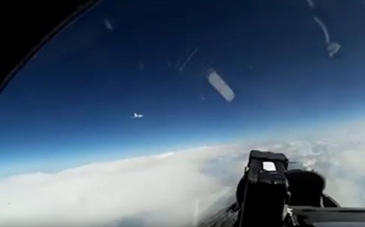 Су-27 перехватил самолет-разведчик над Балтикой Су-27 перехватил самолет-разведчик над Балтикой