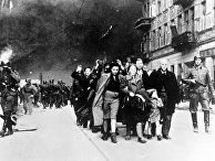 Жителей Варшавского гетто отправляют в лагерь смерти Треблинка