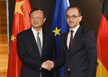 Министр иностранных дел Германии Хейко Маас и члену политического бюро Китая Яну Цзечи