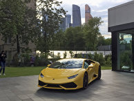 Автомобиль Lamborghini в дилерском центре в Москве Автомобиль Lamborghini в дилерском центре в Москве