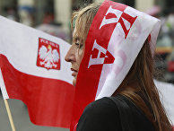 Женщина на митинге в Варшаве, Польша Женщина на митинге в Варшаве, Польша