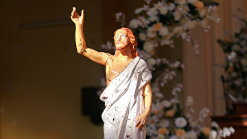 Пятна крови на статуе Иисуса в церкви в Негомбо, Шри-Ланка