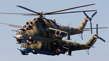 Ударные вертолеты МИ-24 во время репетиции военно-морского парада