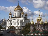 Храм Христа Спасителя (в центре) и храм Николая Чудотворца на Берсеневке в Москве Храм Христа Спасителя (в центре) и храм Николая Чудотворца на Берсеневке в Москве